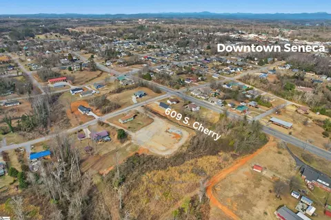609 S Cherry St, Seneca, SC 29678 photo 3
