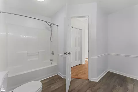 Bath - 28 Lantern Ln, Greer, SC 29651 photo 3 of 3