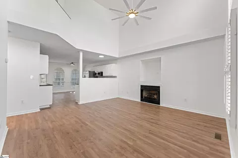 Living - 28 Lantern Ln, Greer, SC 29651 photo 2 of 3