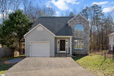 28 Lantern Ln, Greer, SC 29651