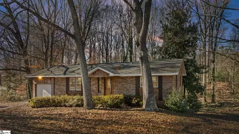 101 Nottingham Ln, Easley, SC 29640
