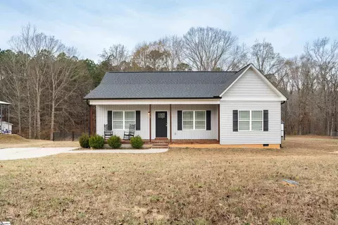 131 Plumcreek Ln, Enoree, SC 29335