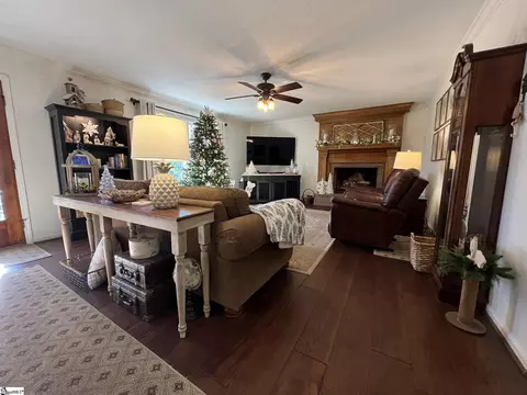 199 Lake Forest Cir, Easley, SC 29642 photo 8