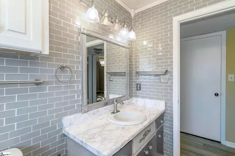 Bath - 116 Johnson St, Duncan, SC 29334 photo 3 of 5