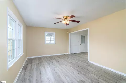 Living - 116 Johnson St, Duncan, SC 29334 photo 1 of 3