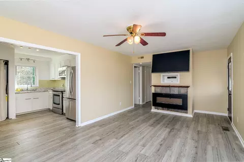 Living - 116 Johnson St, Duncan, SC 29334 photo 3 of 3