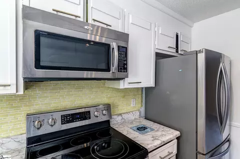 Kitchen - 116 Johnson St, Duncan, SC 29334 photo 2 of 2