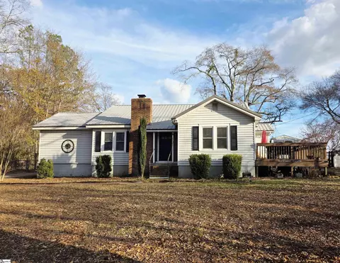 121 Chestnut Dr, Woodruff, SC 29388