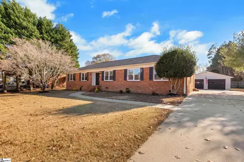 106 Lynn Dr, Taylors, SC 29687