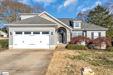 14 Manorwood Ct, Simpsonville, SC 29681