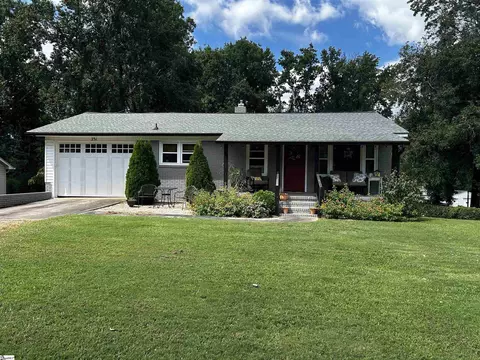 231 N Dill Ave, Greer, SC 29651