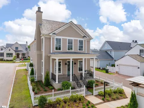 2 Belgard Dr, Greenville, SC 29615