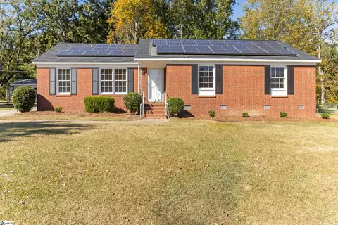 108 Driftway Pl, Spartanburg, SC 29301