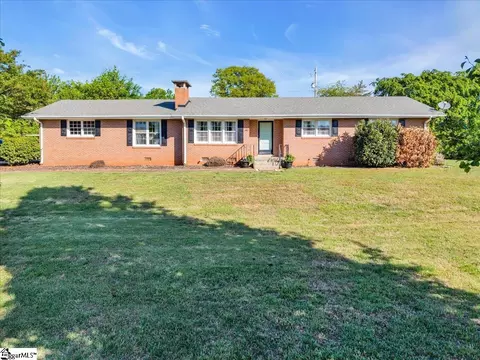 141 Mcjunkin Dr, Pickens, SC 29671