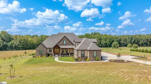 1055 Cross Country Ln, Inman, SC 29349