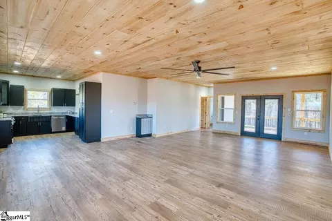 Living - 242 Bailey Rd, Buffalo, SC 29321 photo 2 of 4