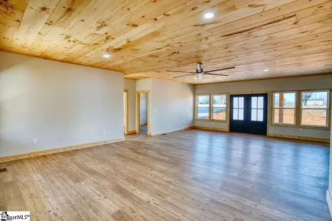 Living - 242 Bailey Rd, Buffalo, SC 29321 photo 4 of 4