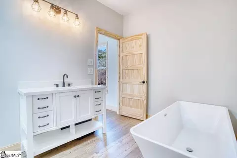 Bath - 242 Bailey Rd, Buffalo, SC 29321 photo 6 of 7