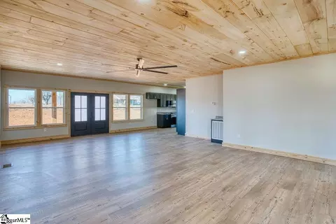 Living - 242 Bailey Rd, Buffalo, SC 29321 photo 3 of 4