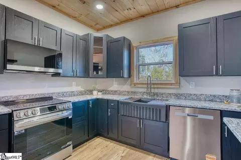 Kitchen - 242 Bailey Rd, Buffalo, SC 29321 photo 5 of 9
