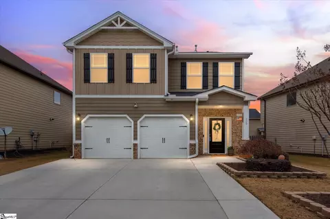 129 Deer Dr, Greenville, SC 29611