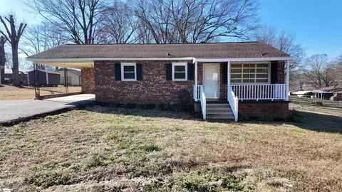 261 Oak Cir, Boiling Springs, SC 29316