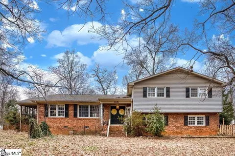 135 Garrett Rd, Cowpens, SC 29330