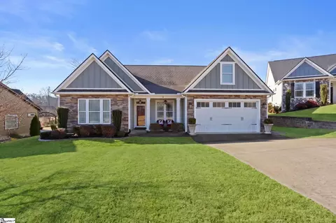 323 Holly Oaks Ln, Inman, SC 29349