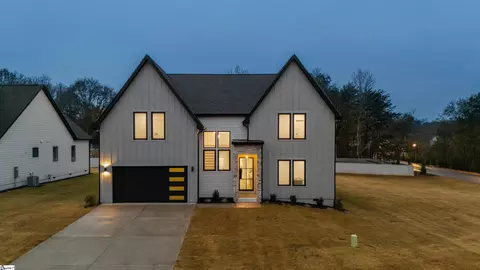 726 New South Ct, Wellford, SC 29385