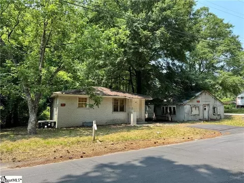 207 Oak Dr, Belton, SC 29627