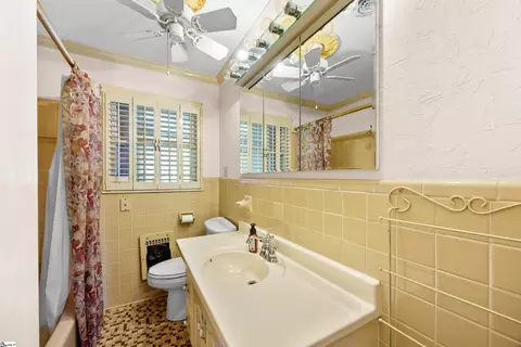 Bath - 3 Durham Dr, Williamston, SC 29697 photo 1 of 2