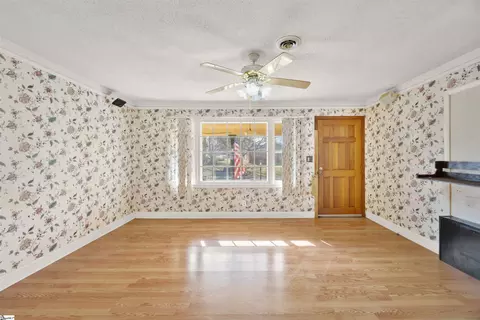 Living - 3 Durham Dr, Williamston, SC 29697 photo 2 of 6