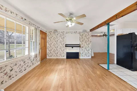 Living - 3 Durham Dr, Williamston, SC 29697 photo 3 of 6
