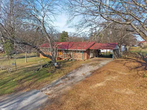 Exterior - 3 Durham Dr, Williamston, SC 29697 photo 5 of 7