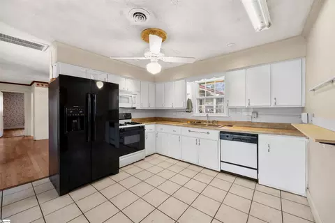 Kitchen - 3 Durham Dr, Williamston, SC 29697 photo 1 of 1
