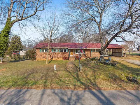 3 Durham Dr, Williamston, SC 29697