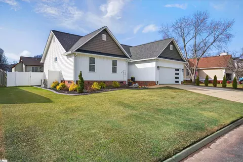7 Fitzpatrick Ct, Fountain Inn, SC 29644