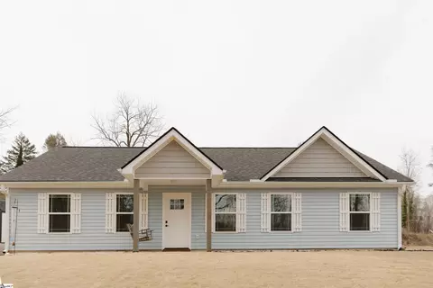 653 N Shamrock Ave, Landrum, SC 29356