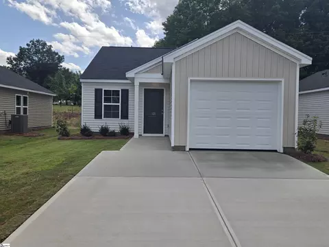 131 Cloverfield Ln, Spartanburg, SC 29303