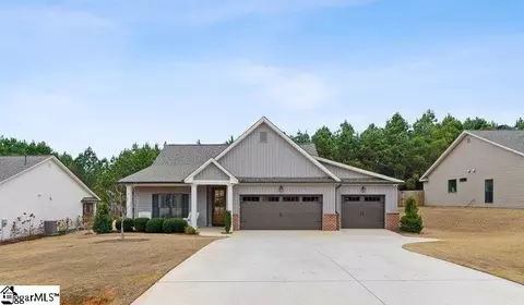 66 Dendy St, Pelzer, SC 29669 photo 2