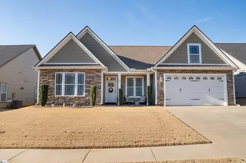 642 Cub Branch Dr, Spartanburg, SC 29301