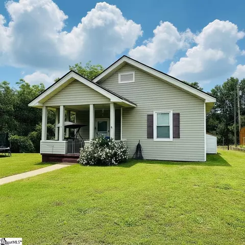 13 Lawrence St, Lyman, SC 29365