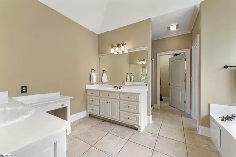 Bath - 205 Doonbeg Ct, Simpsonville, SC 29681 photo 2 of 7