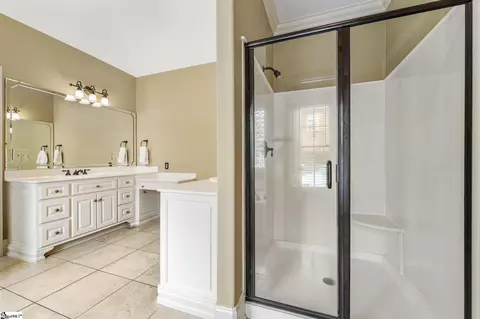 Bath - 205 Doonbeg Ct, Simpsonville, SC 29681 photo 3 of 7