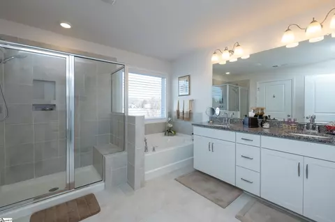 Bath - 535 Yellow Fox Rd, Greer, SC 29650 photo 2 of 4