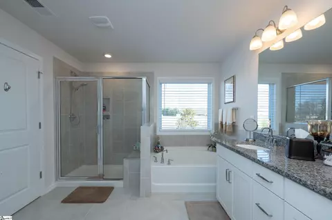Bath - 535 Yellow Fox Rd, Greer, SC 29650 photo 3 of 4