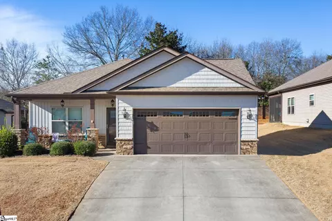 301 Linden Hall Ln, Easley, SC 29640