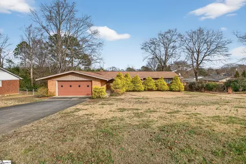 104 Iverson St, Greenville, SC 29615