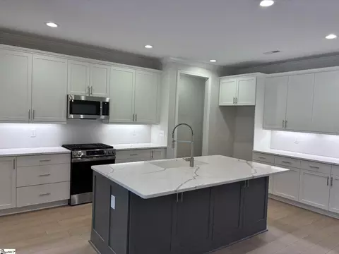21 Hasbrook Ln, Greenville, SC 29607