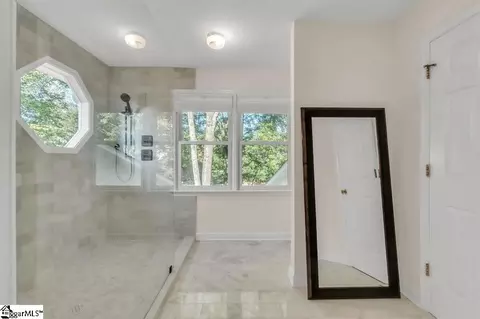 Bath - 109 Comstock Ct, Greer, SC 29650 photo 3 of 4